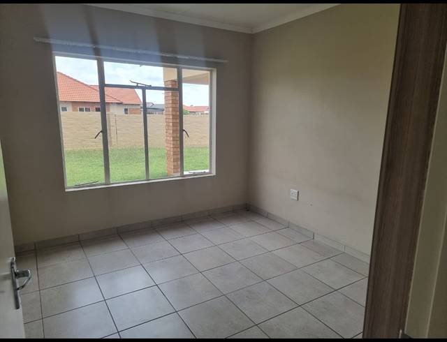3 BEDROOM TOWNHOUSE FOR SALE IN WATERKLOOF HILL ESTATE